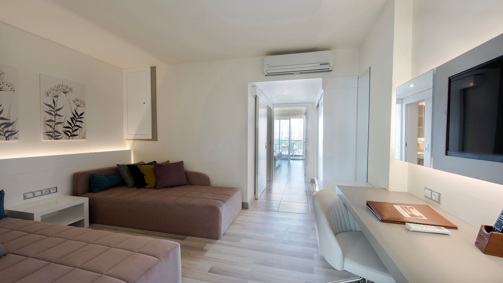 rooms-family-room-limited-sea-view