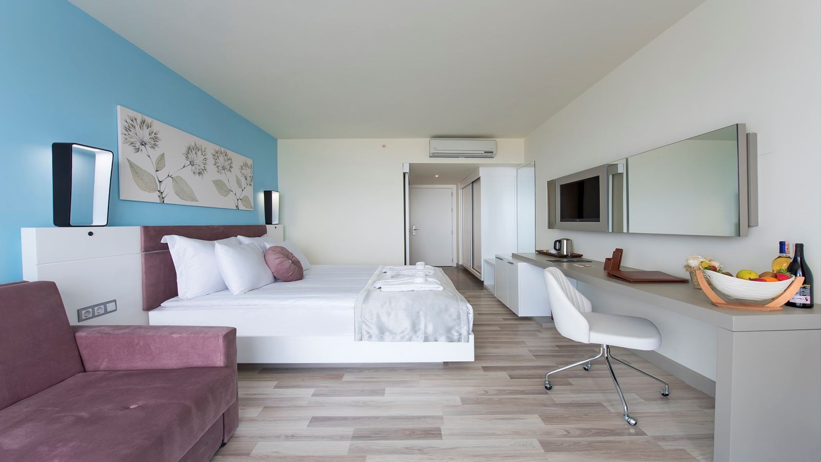 rooms-deluxe-room-land-view