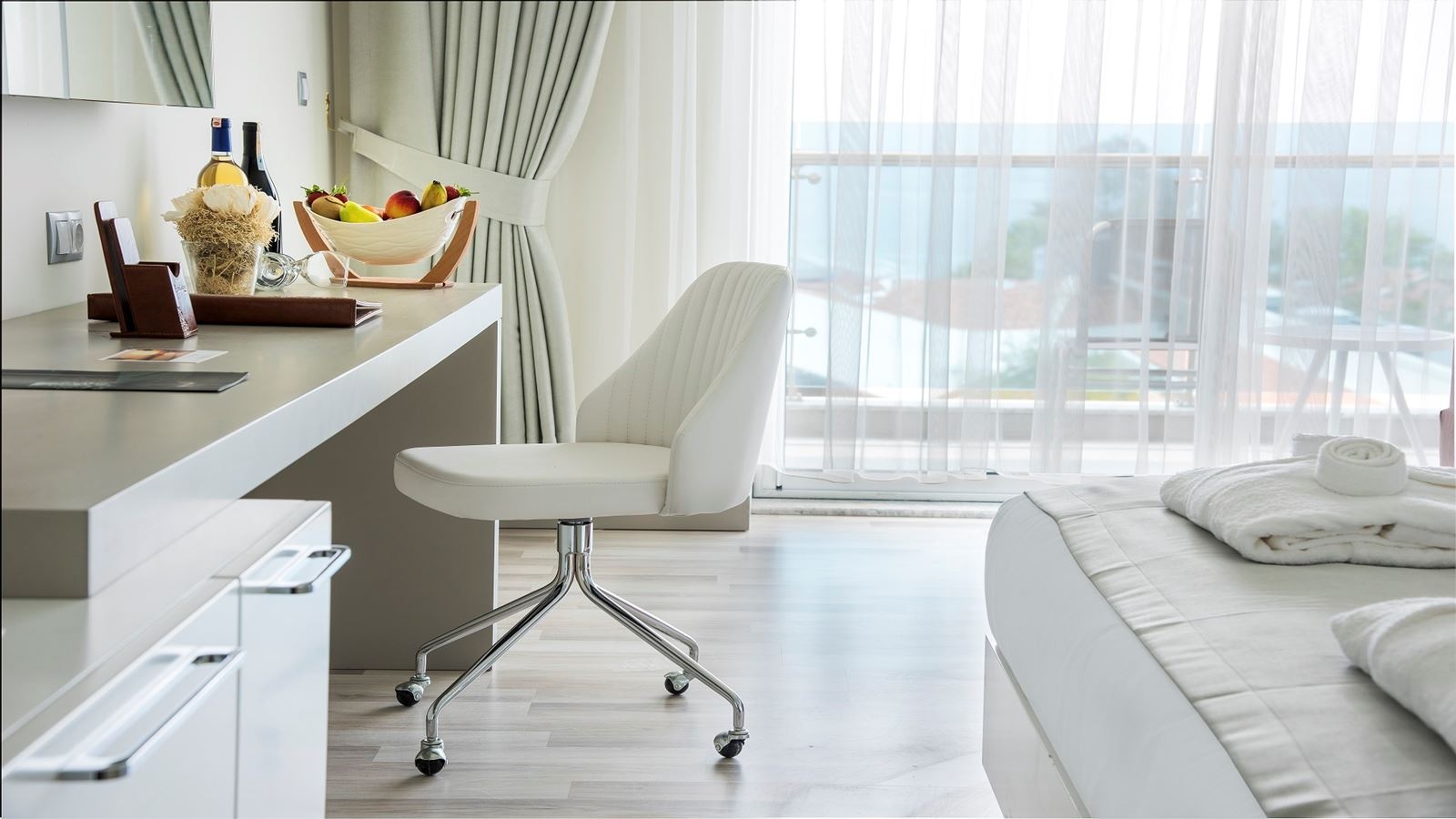 rooms-deluxe-room-sea-view