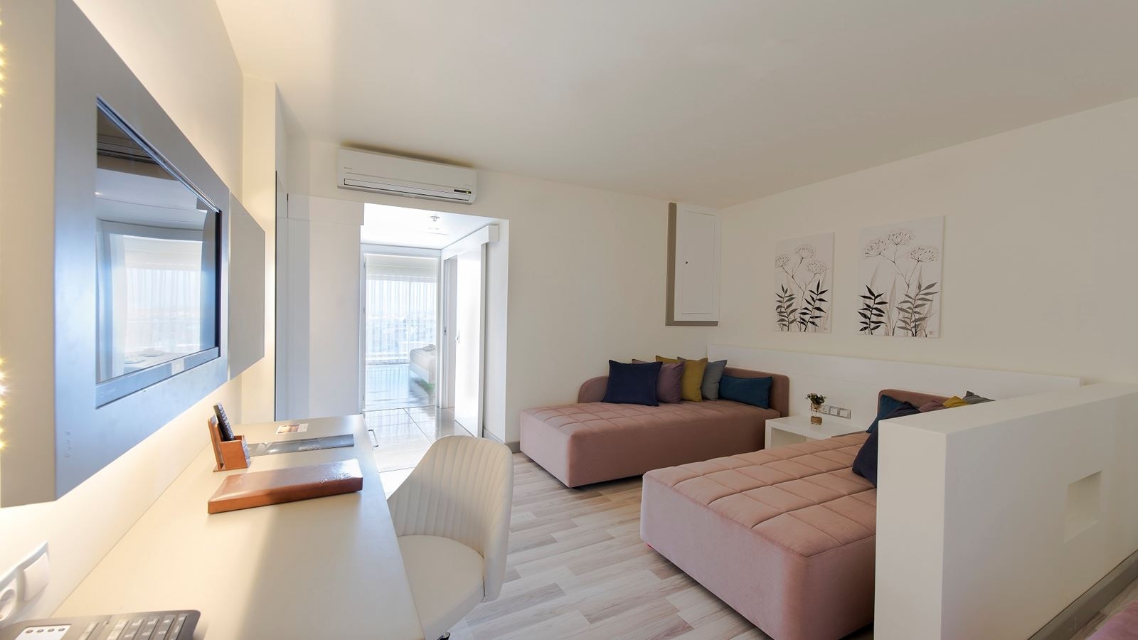 rooms-family-room-land-view