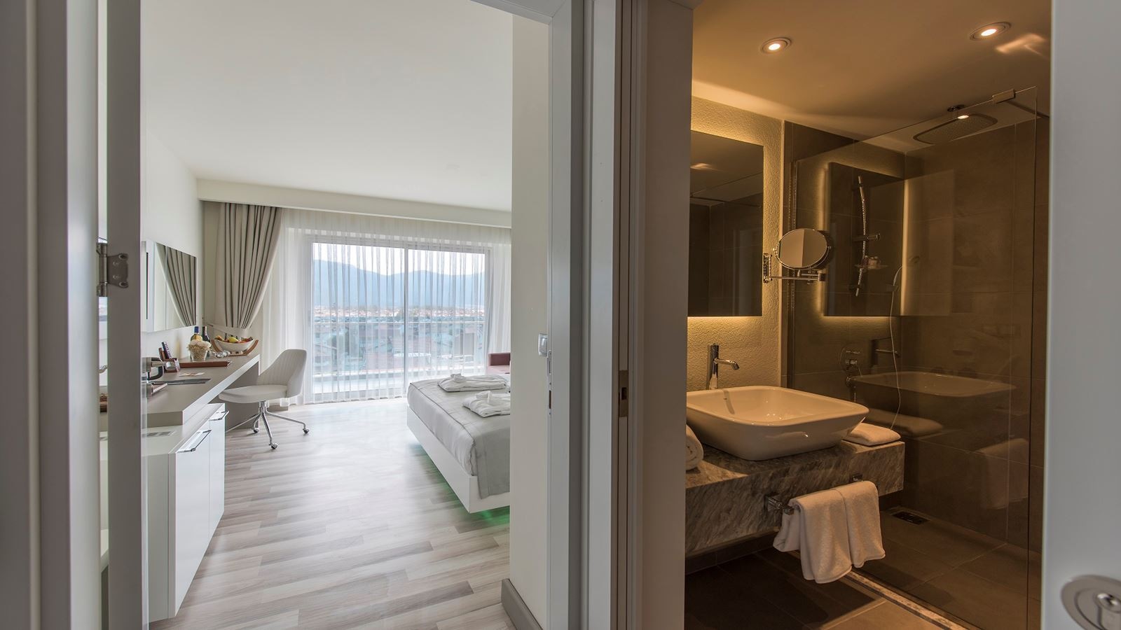 rooms-family-room-limited-sea-view