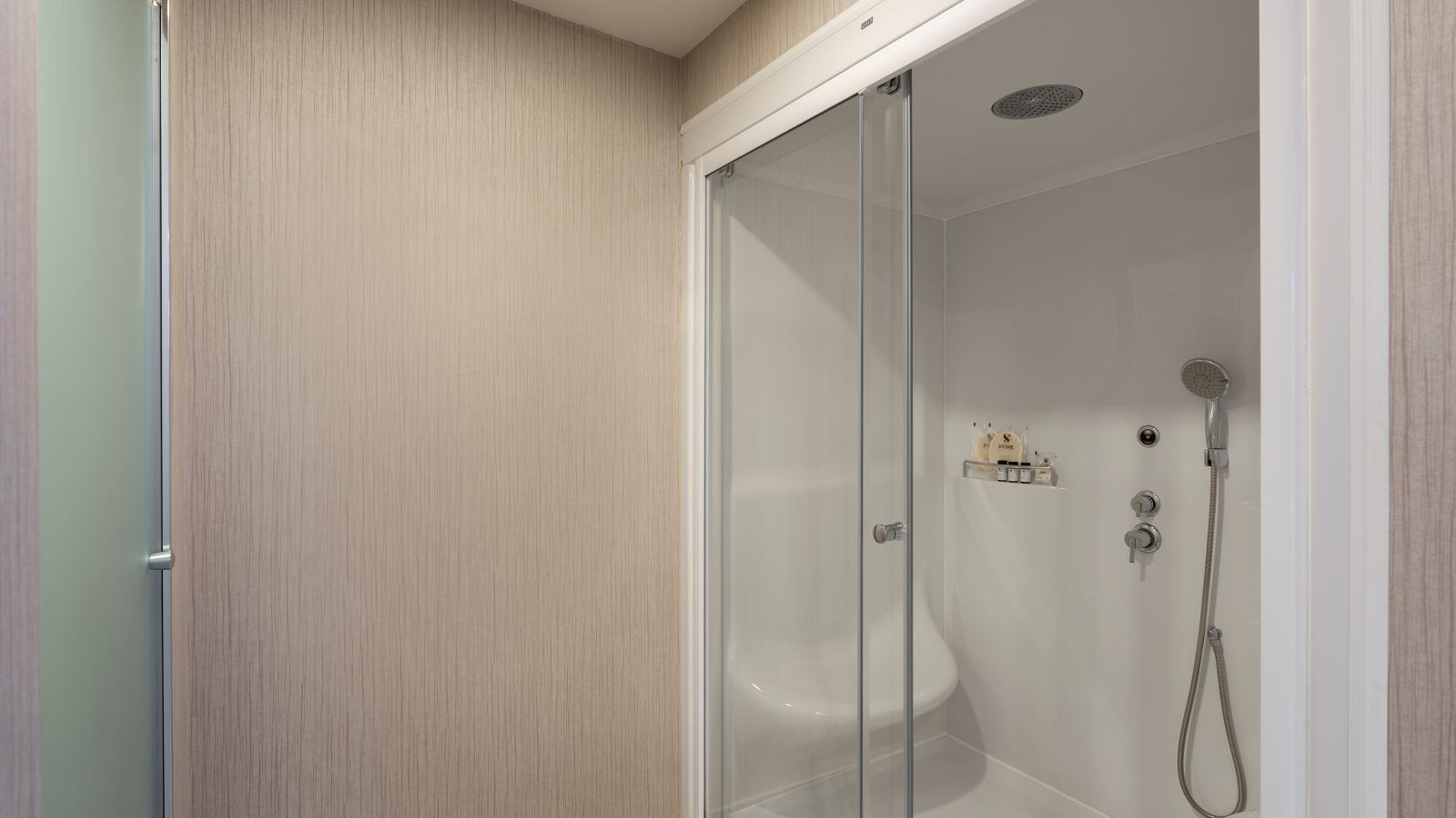 rooms-deluxe-suite