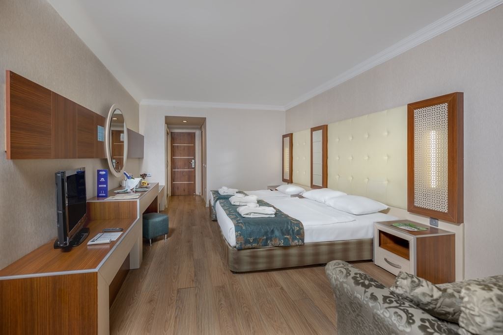 rooms-standard-room-with-balcony-side-sea-view