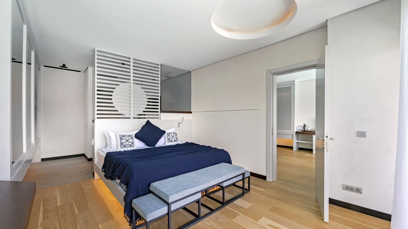 rooms-deluxe-king-suite