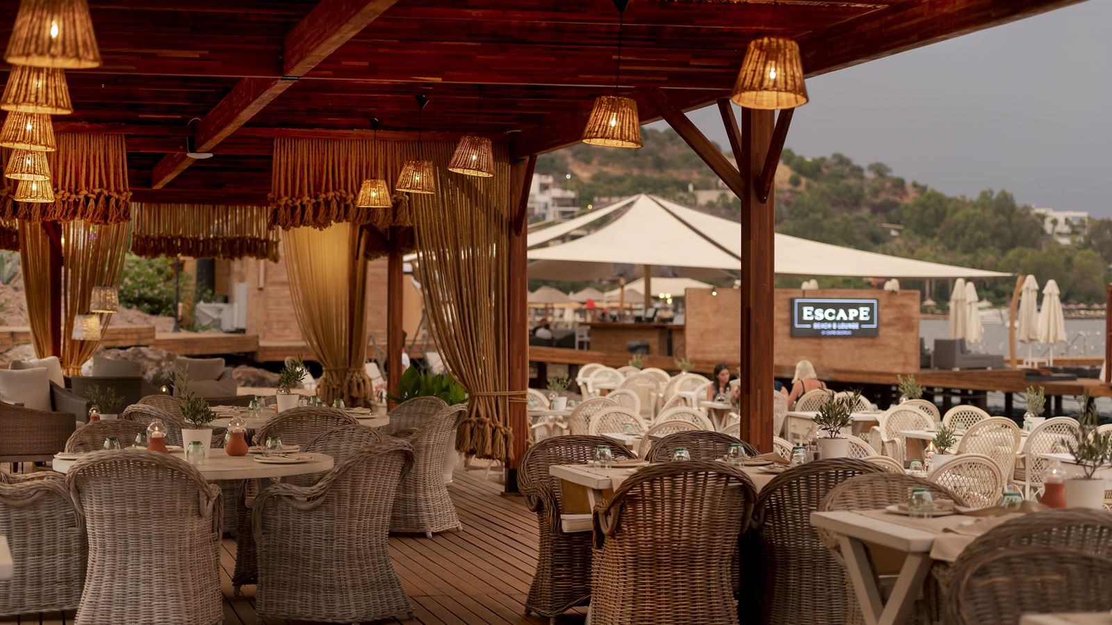 restaurants-escape-beach-and-lounge