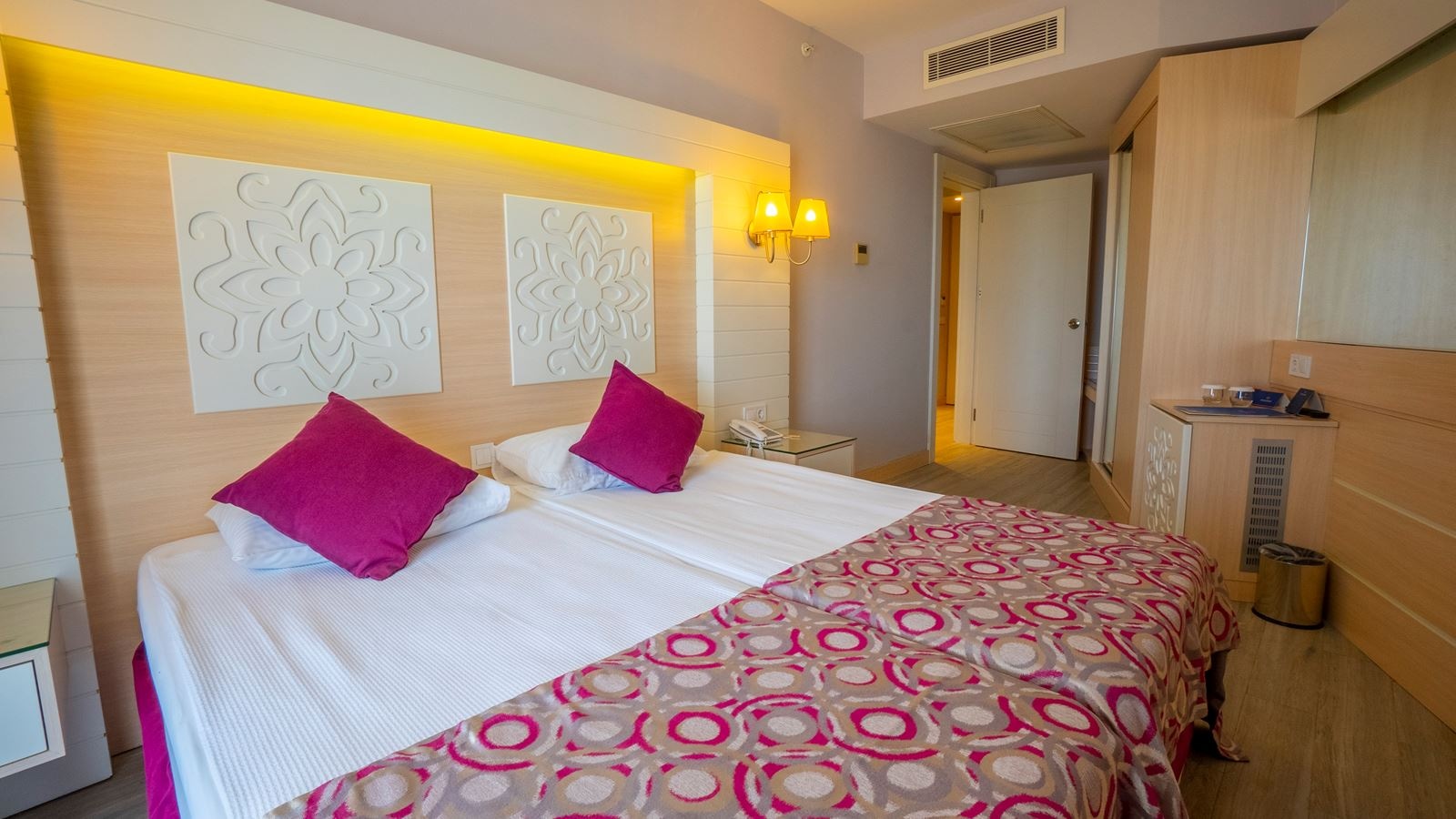 rooms-family-room-2-bedrooms-sea-view