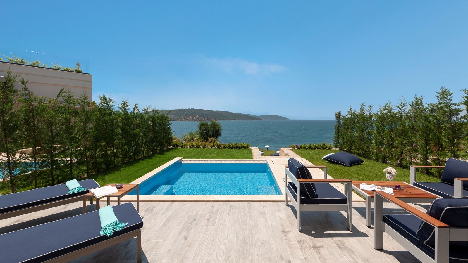 rooms-family-villa-with-garden-jacuzzi