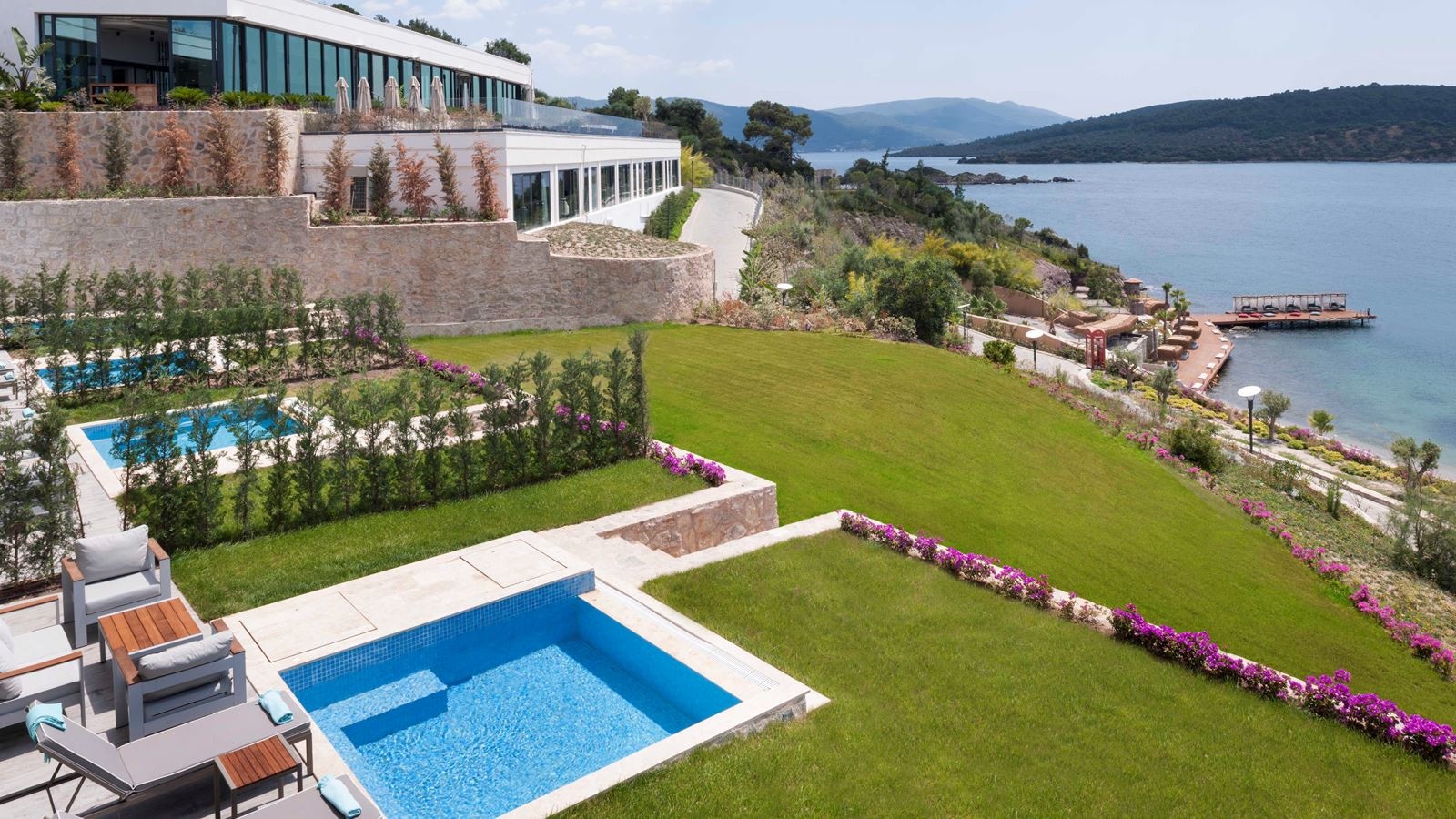 rooms-family-villa-with-garden-jacuzzi