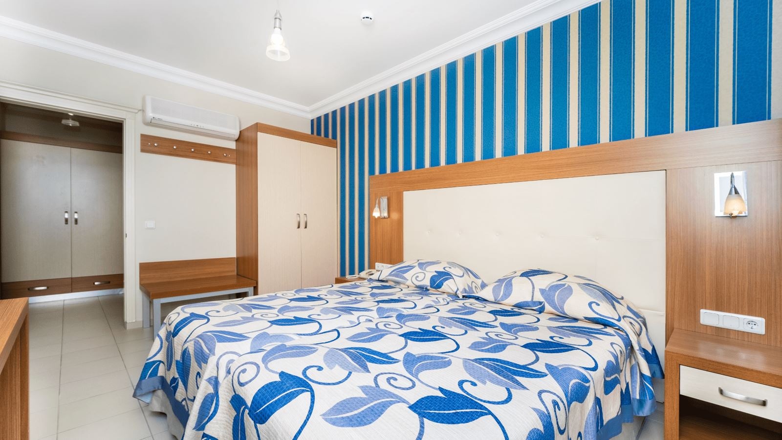 rooms-land-view-suite-room