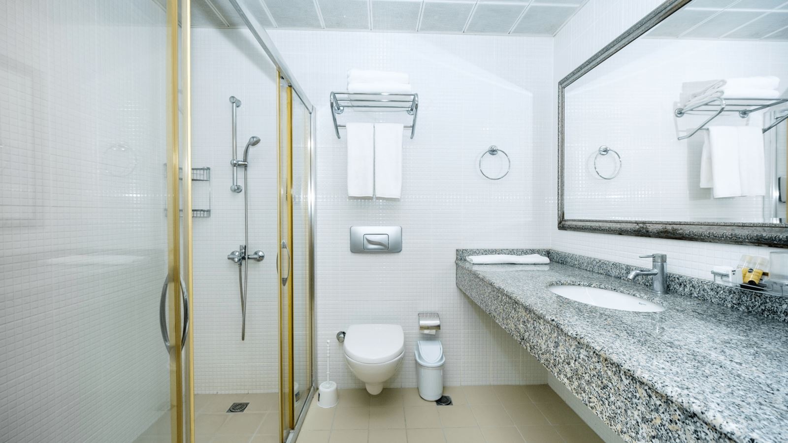 rooms-land-view-suite-room