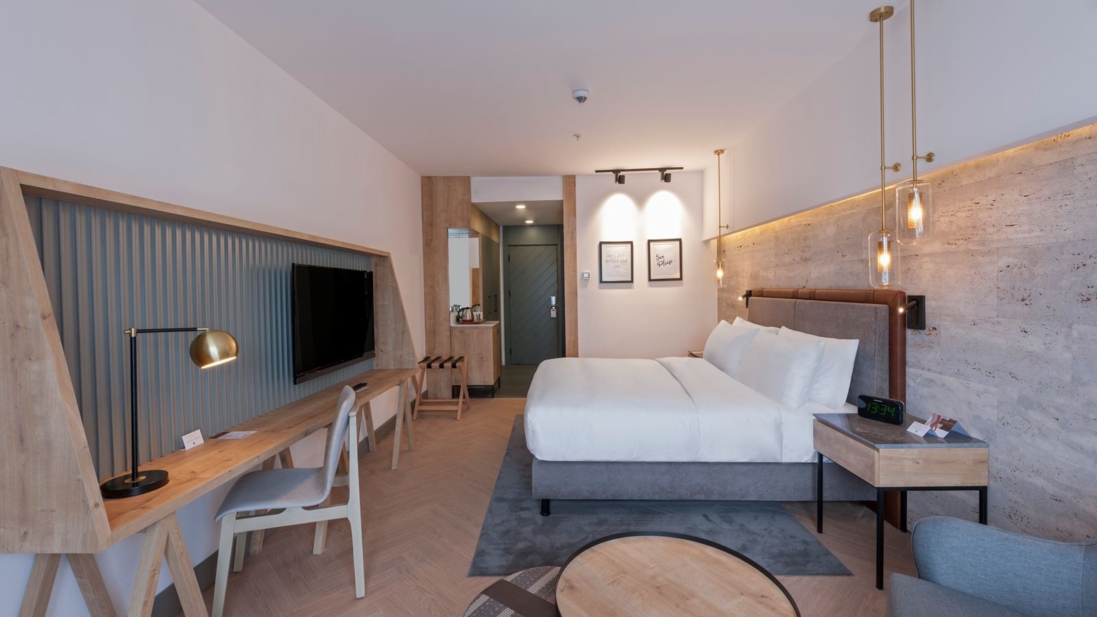 rooms-deluxe-room-land-view