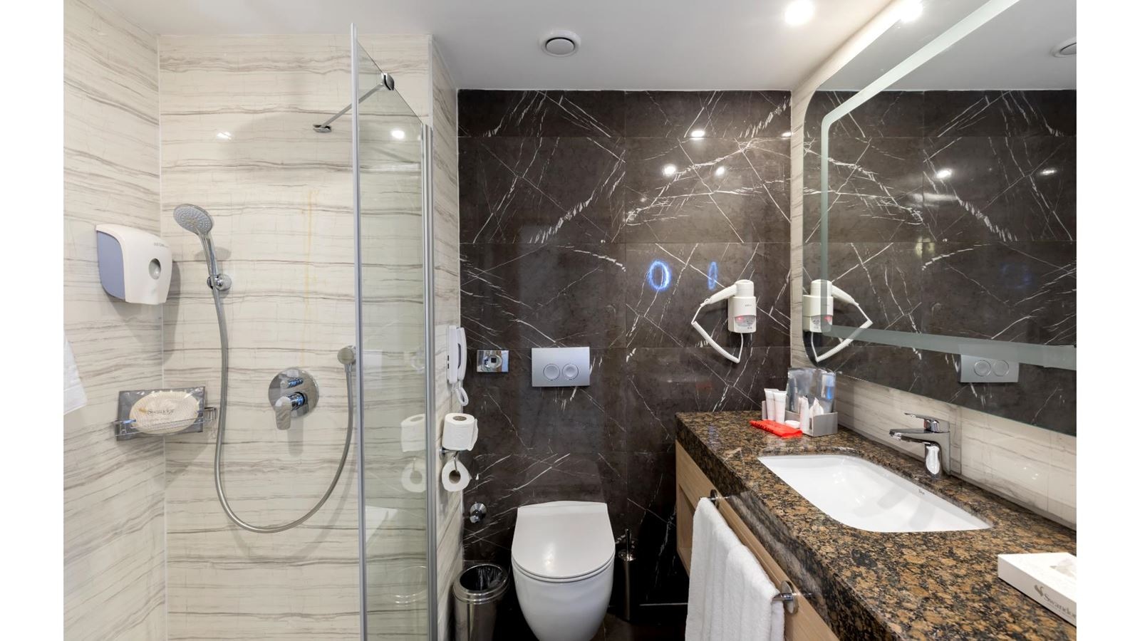 rooms-deluxe-family-garden-room