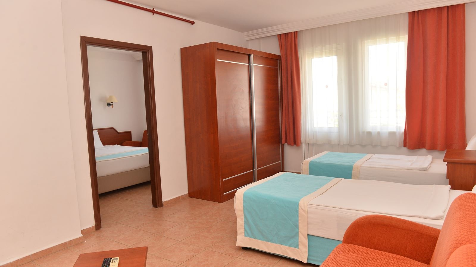 rooms-family-room-1-bedroom