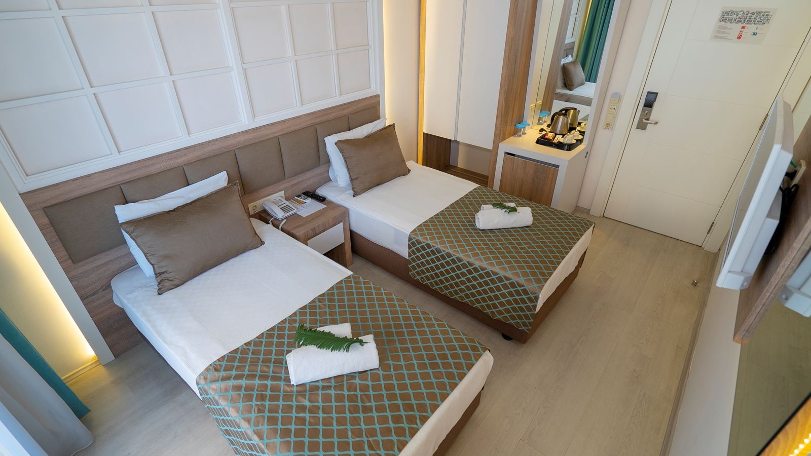 rooms-standard-room-side-sea-view