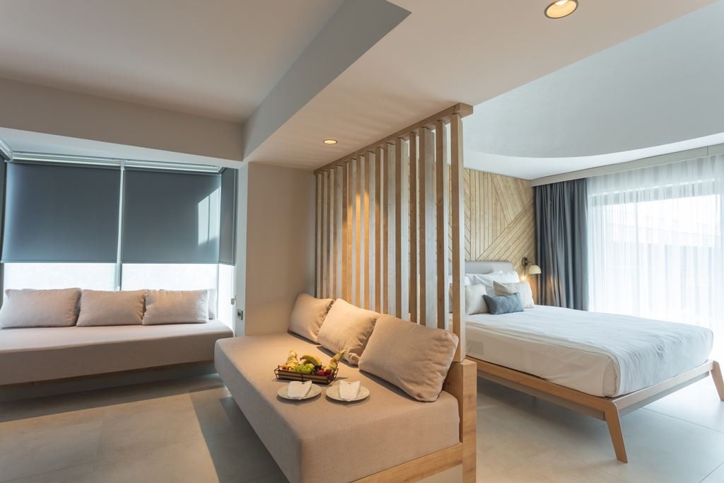 rooms-junior-suite-land-view