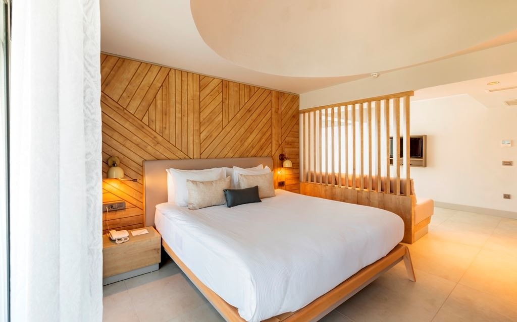 rooms-junior-suite-land-view