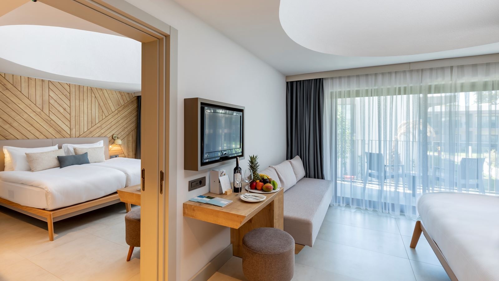 rooms-family--connection-land-view