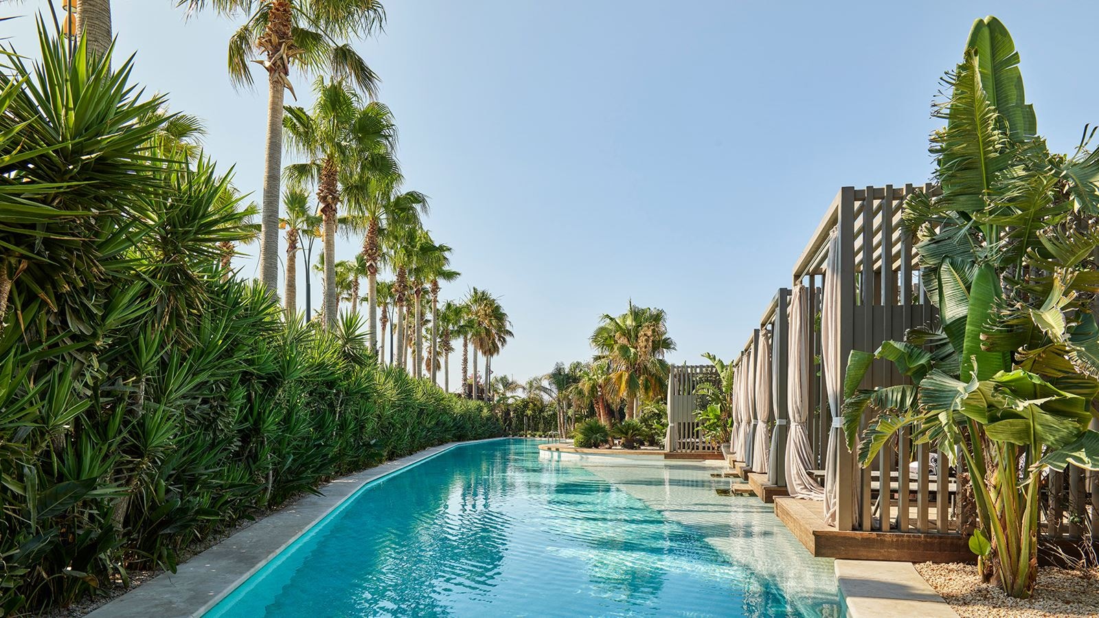 rooms-laguna--private-suite-swim-up