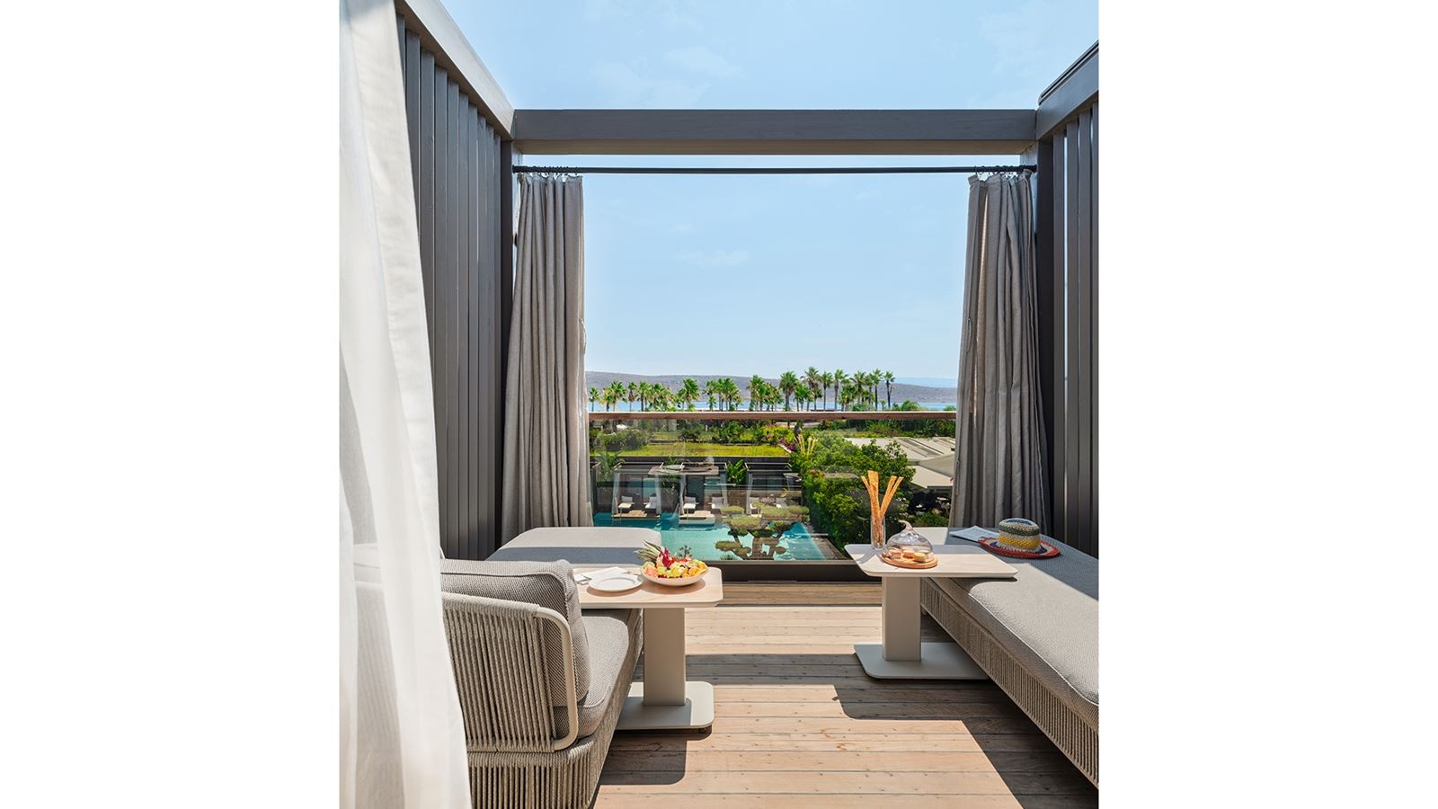 rooms-1-bedroom-suite-sea-view-terrace