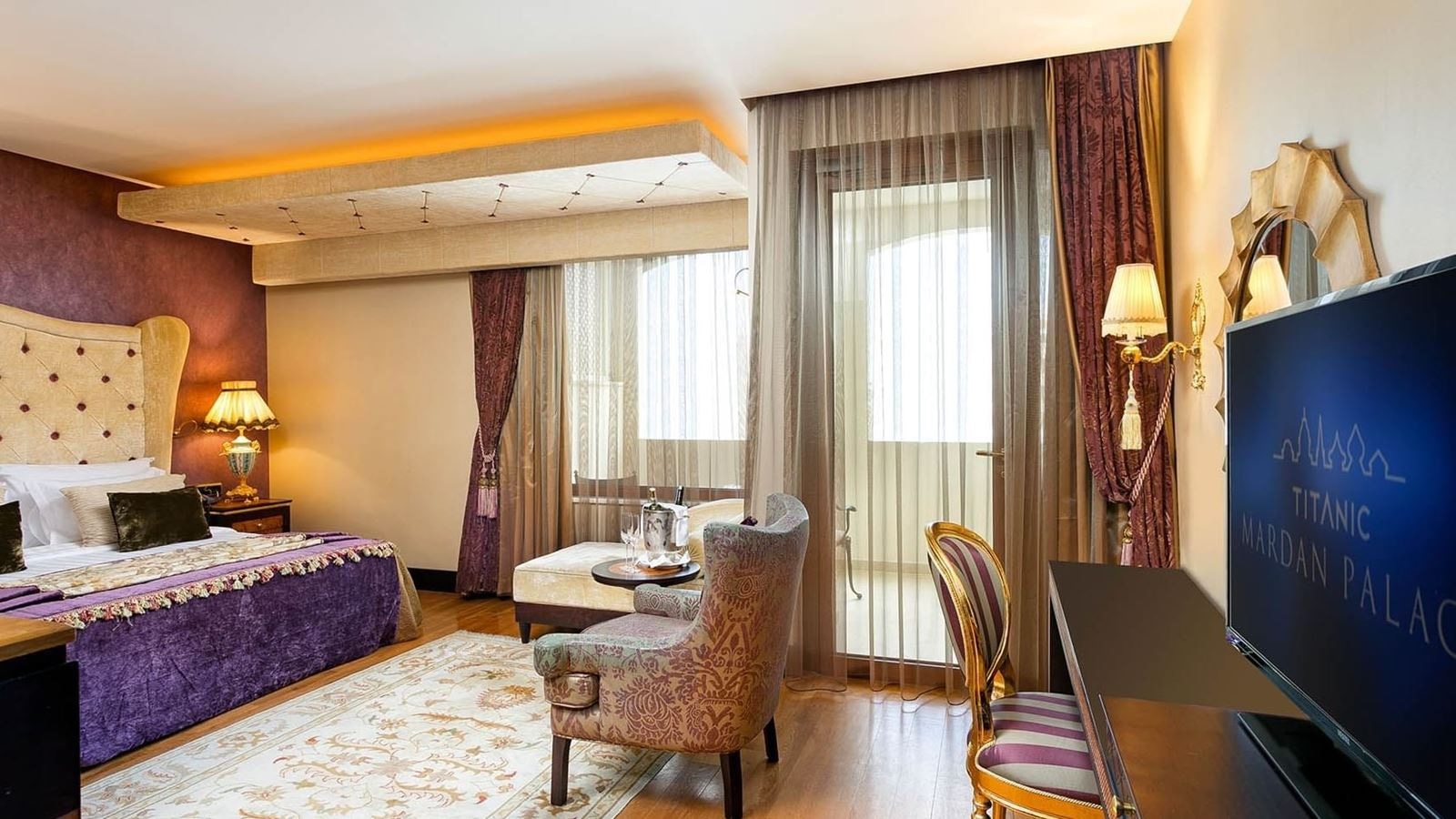 rooms-premium-room-with-poolsea-view