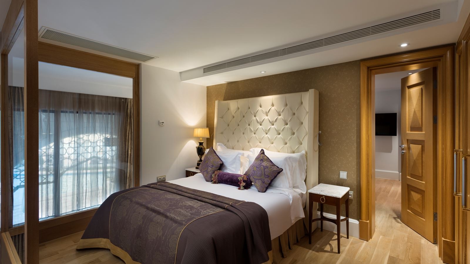 rooms-premium-pool-duplex-suite-with-swim-up