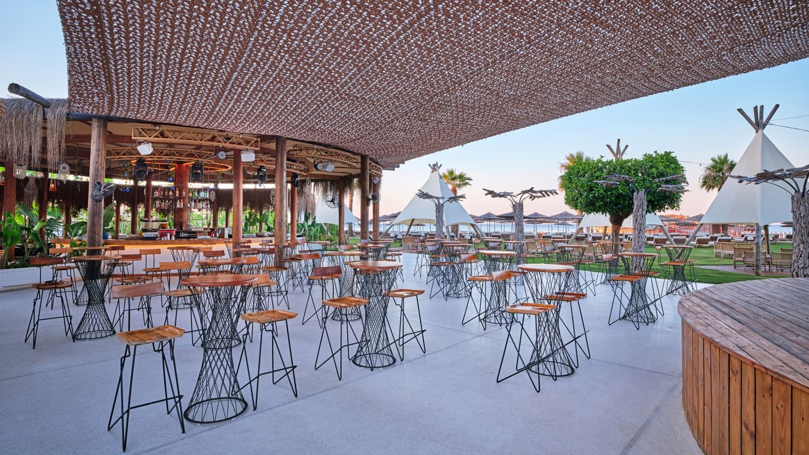 bars-mykonos-beach-club