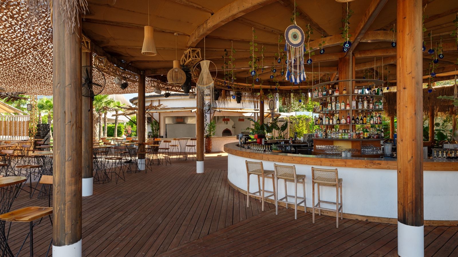 bars-mykonos-beach-club