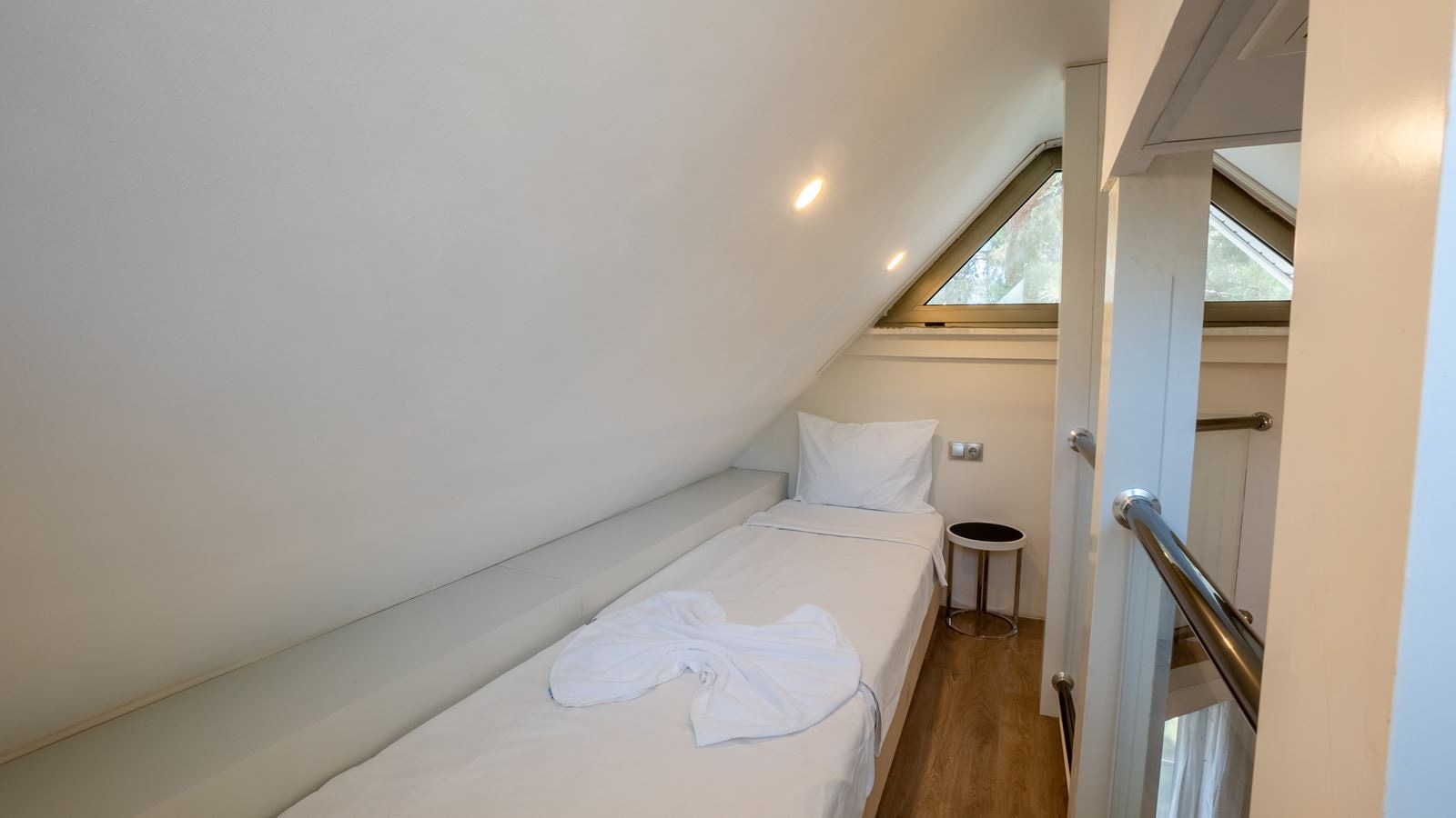 rooms-family-loft-room