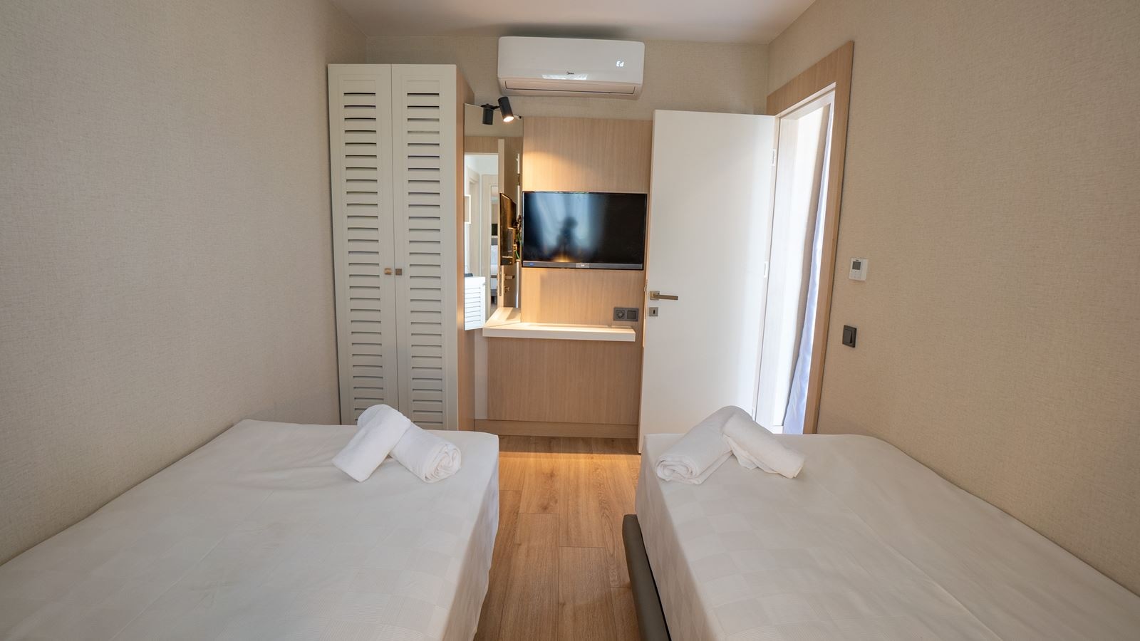 rooms-family-room-connection