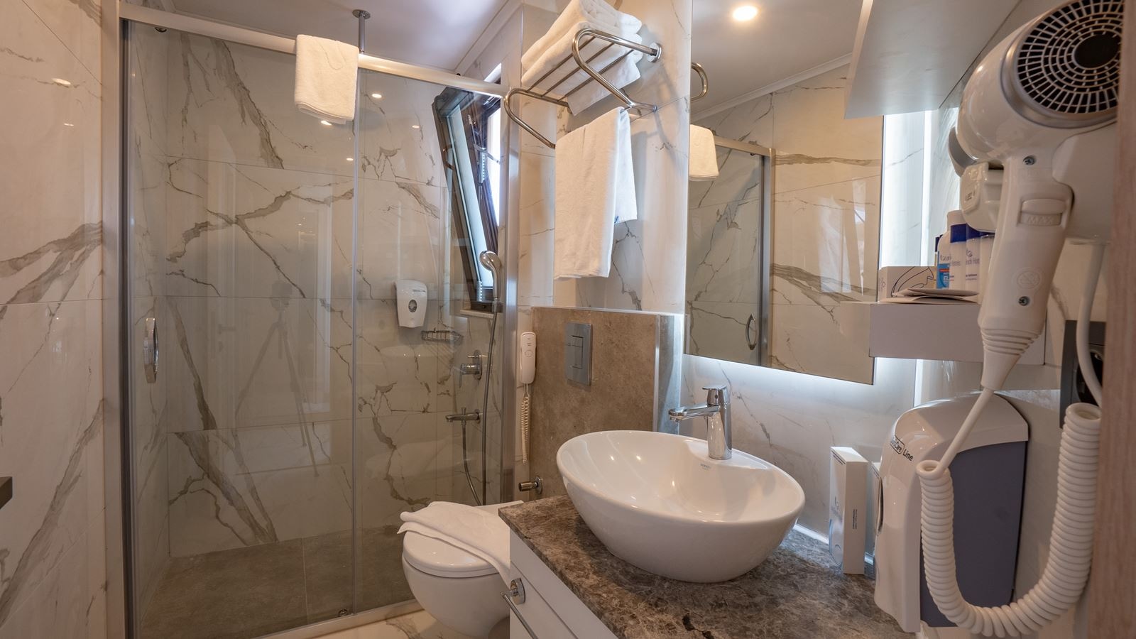 rooms-family-room-connection