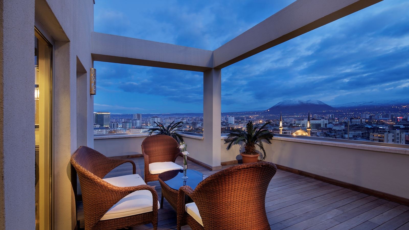 rooms-executive-king-suite-with-terrace