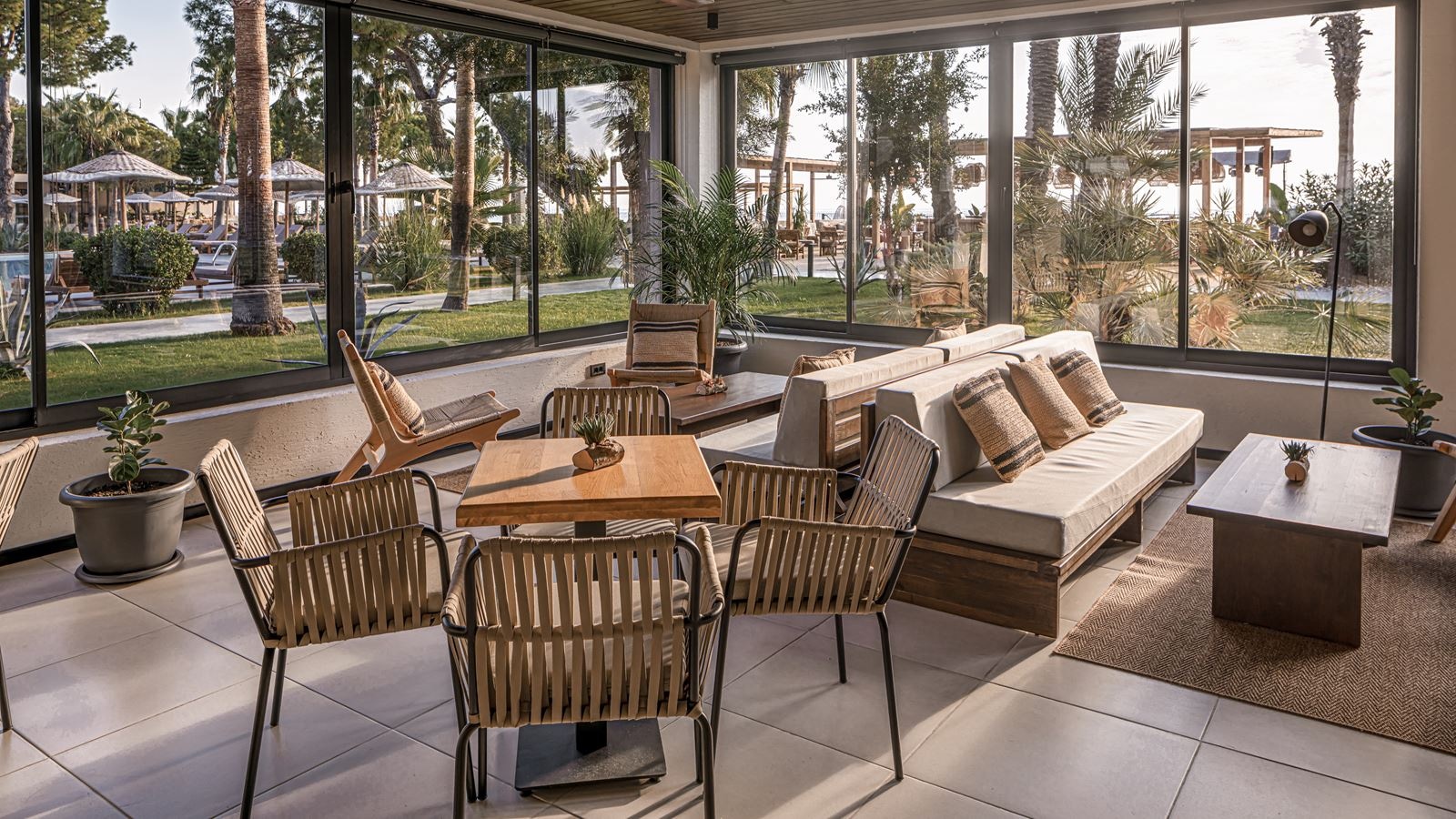 bars-balmy-terrace-bar