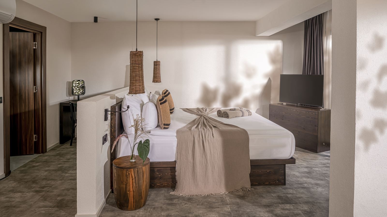 rooms-deluxe-suite-room