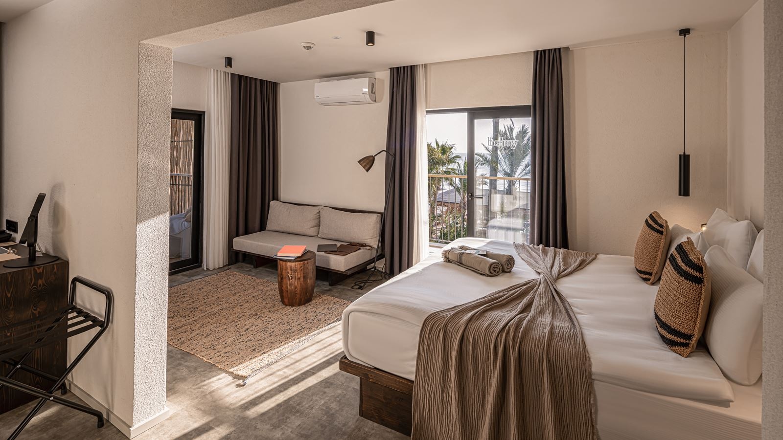 rooms-deluxe-suite-room-sea-view