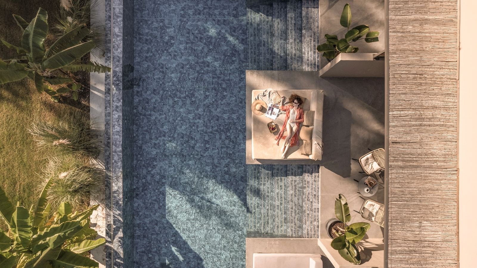 rooms-balmy-signature-swim-up-room