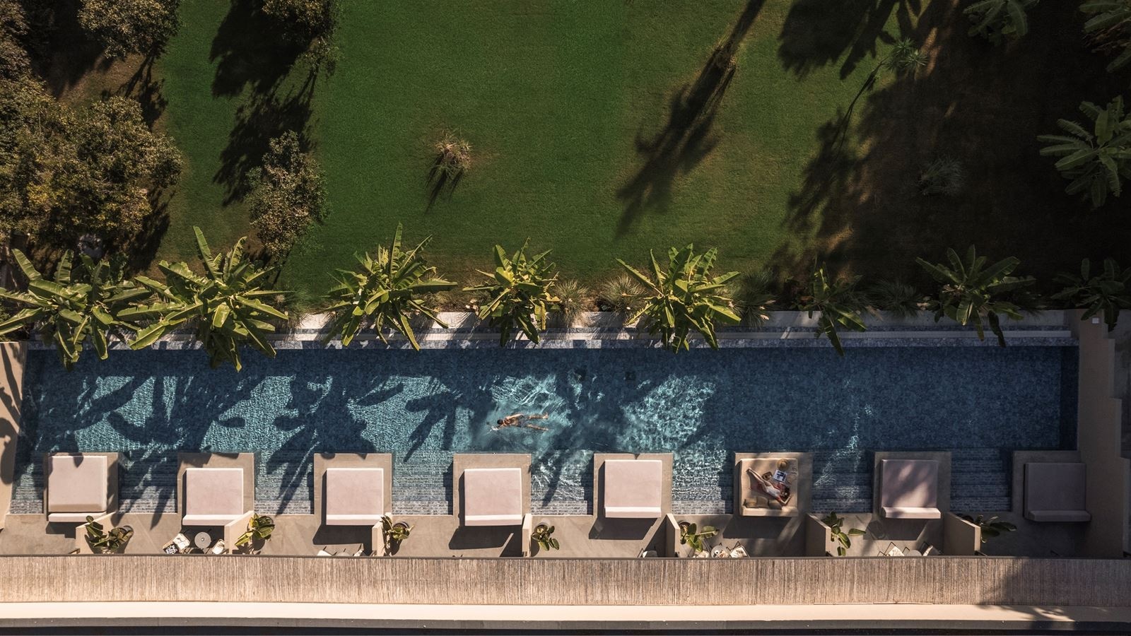 rooms-balmy-signature-swim-up-room