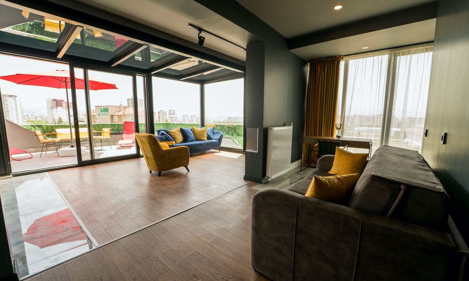 rooms-deluxe-suite-mountain-view