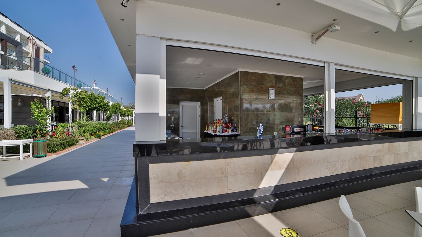 restaurants-snack-pool-bar