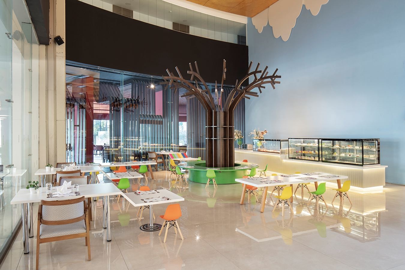 restaurants-cosmos-main-restaurant