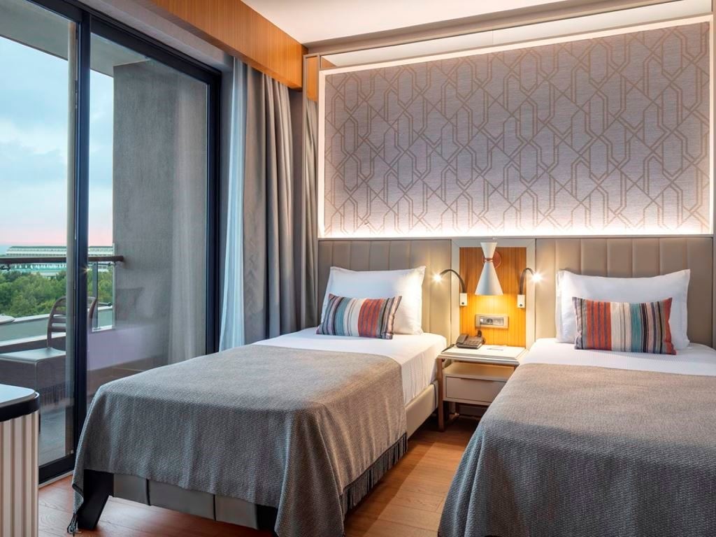 rooms-family-room-sea-view