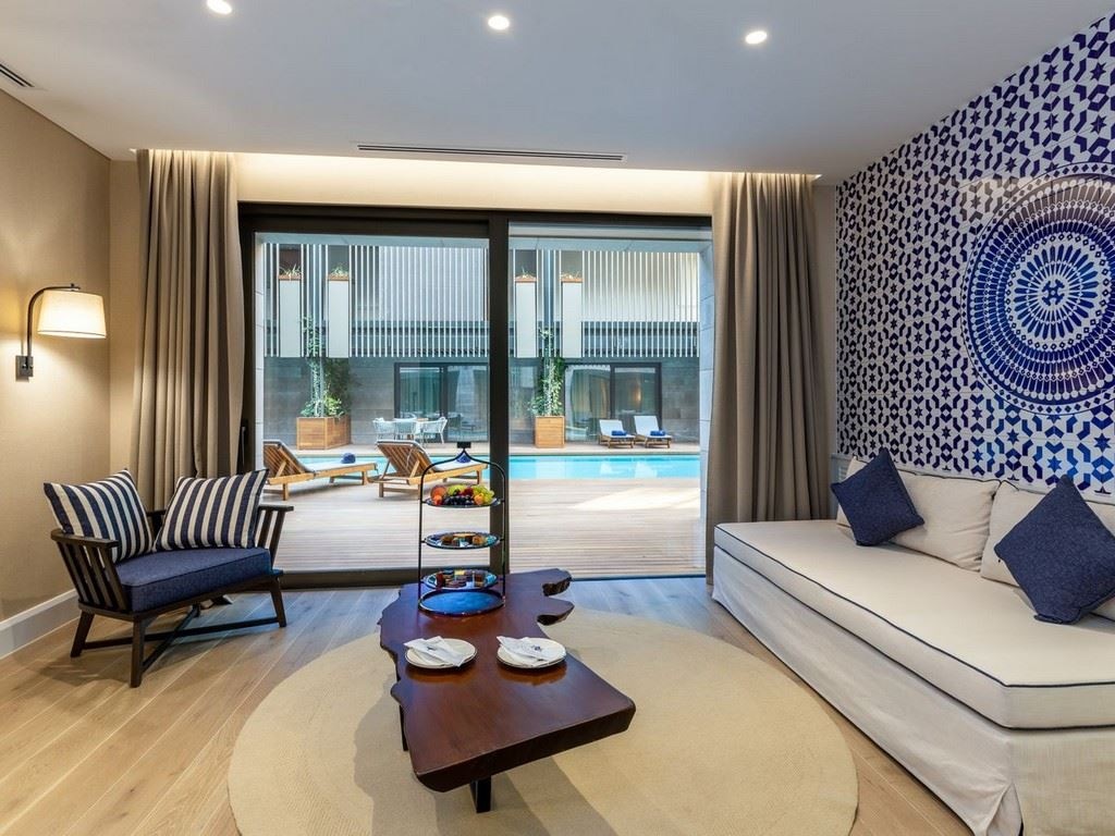 rooms-swim-up-superior-land-view