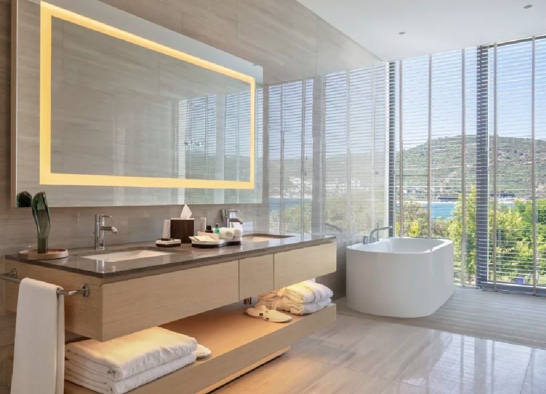 rooms-king-deluxe-room-with-partial-sea-view