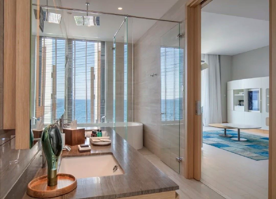 rooms-king-junior-suite-with-balcony--sea-view