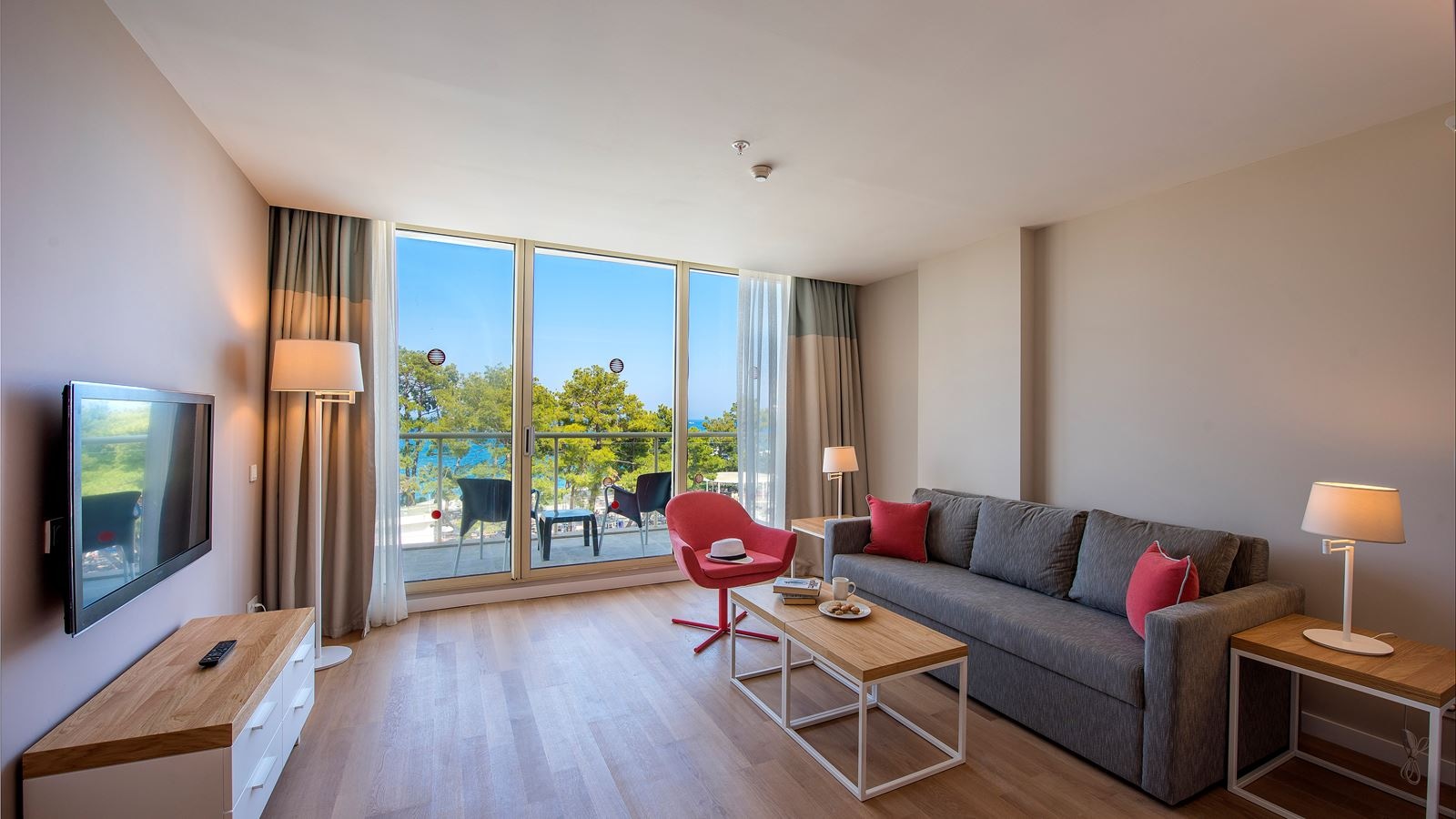 rooms-deluxe-suite-with-jacuzzi