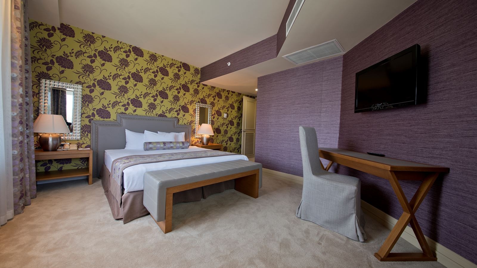 rooms-deluxe-suite-with-jacuzzi