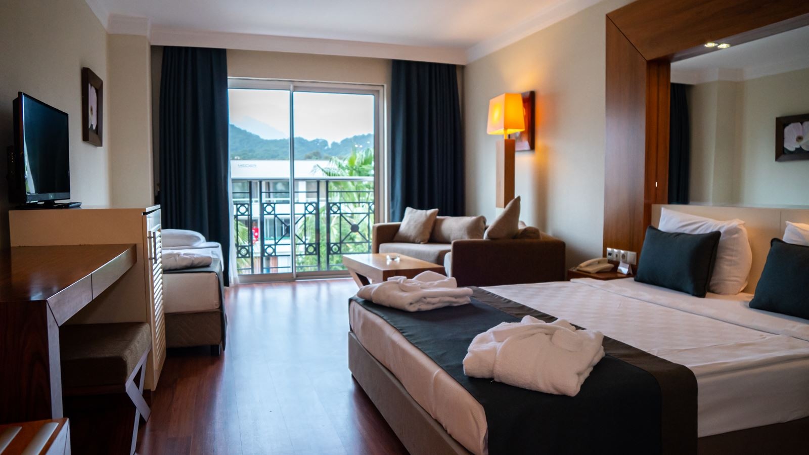 rooms-standard-pool-view-room