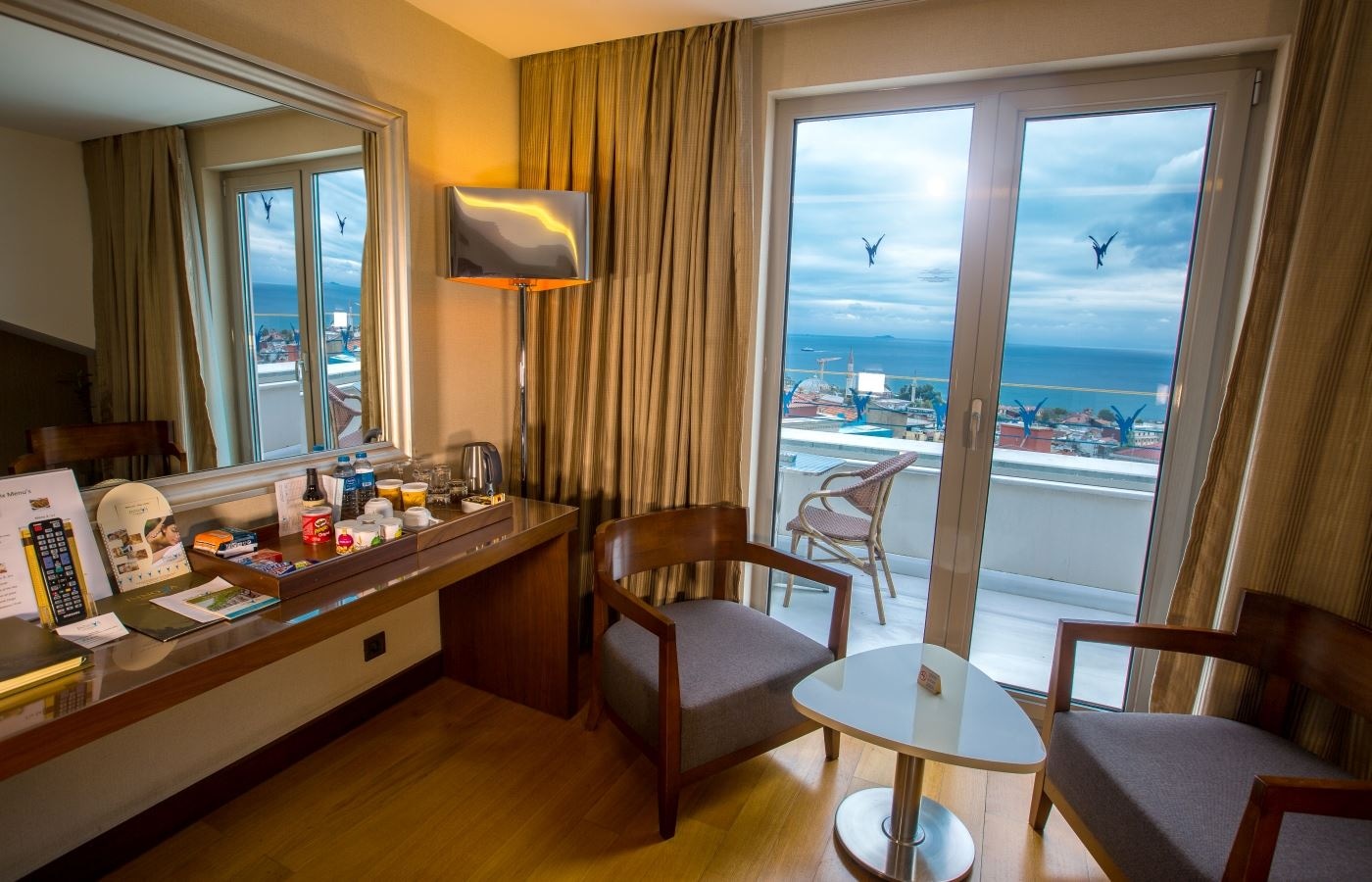 rooms-marmara-deluxe-room-sea-view-with-balcony