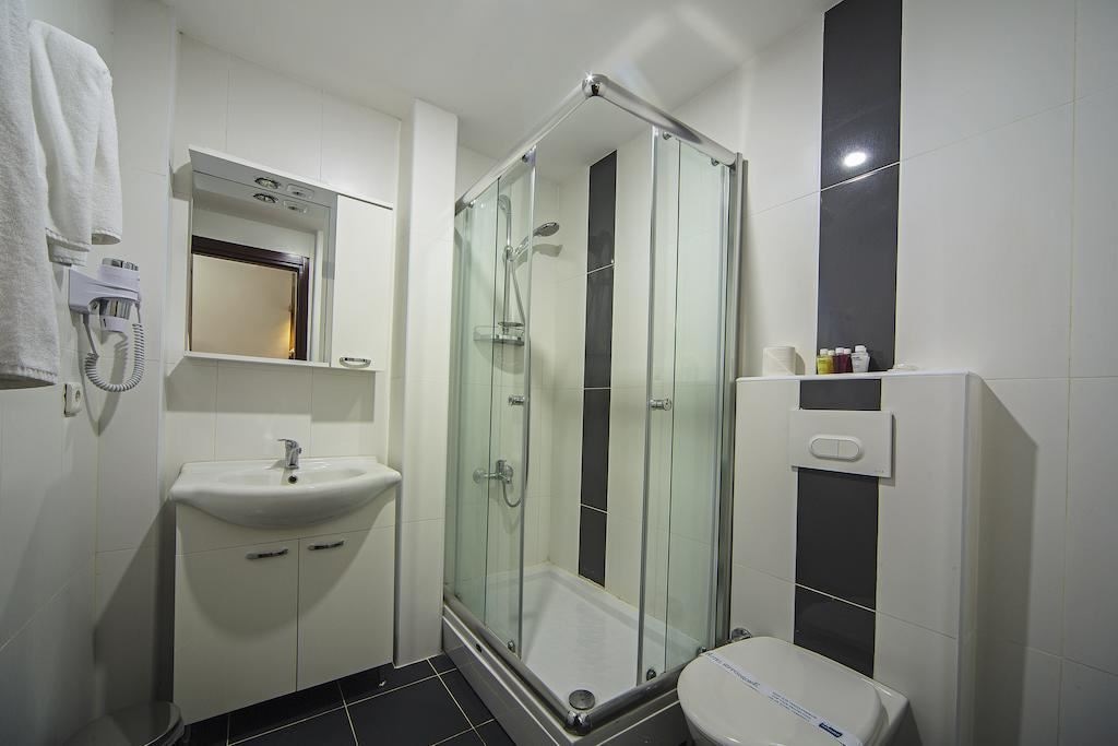 rooms-family-room-standard