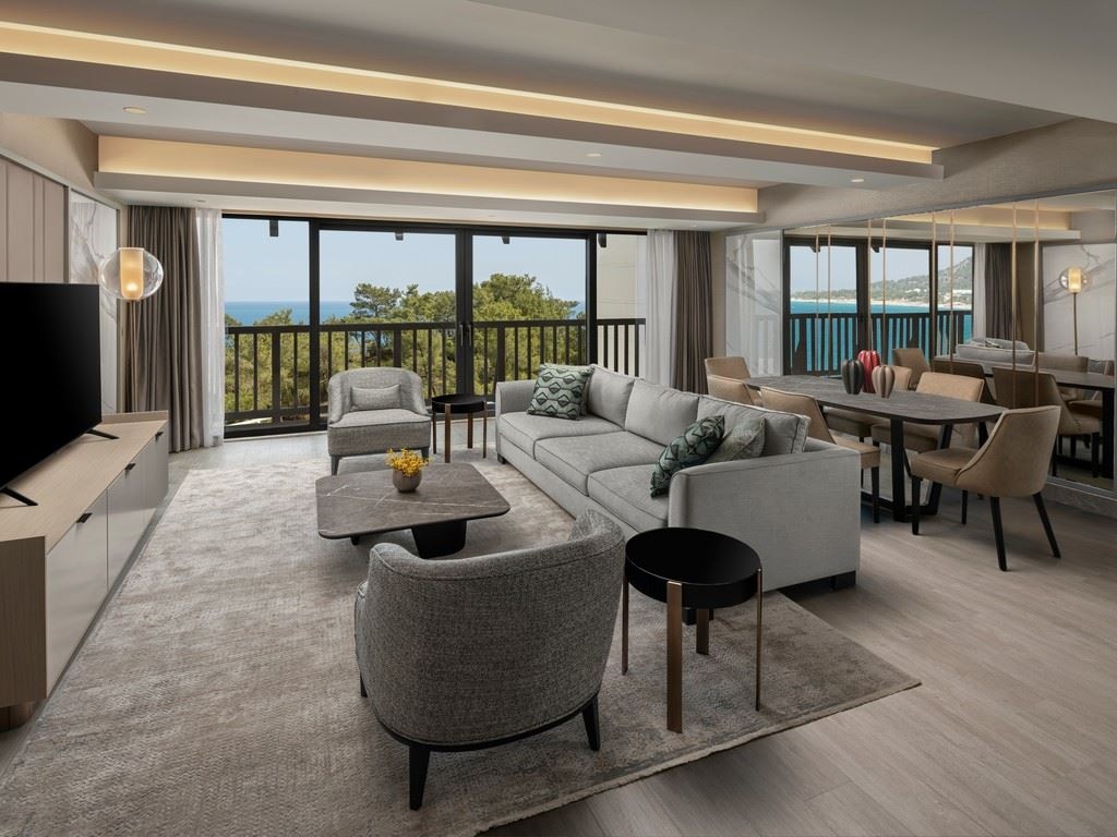 rooms-queen-suite-unique-sea-view