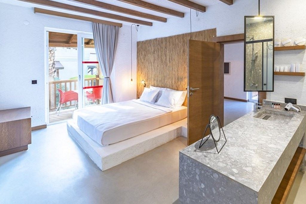 rooms-deluxe-suit-room